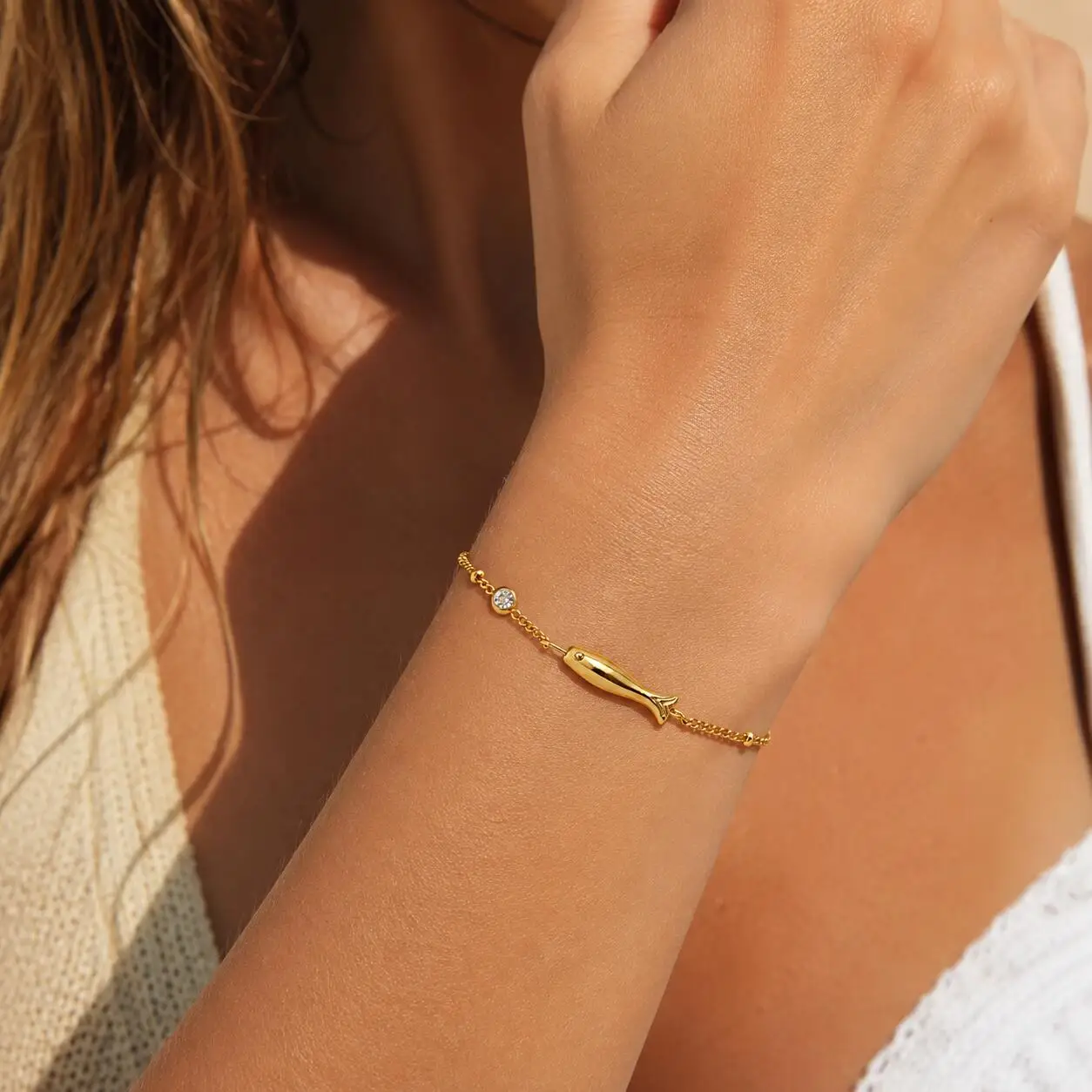 Bracelet délicat en forme de poisson pour femme, chaîne en acier inoxydable étanche avec breloque en zircon, bijoux minimalistes plaqués or 18 carats