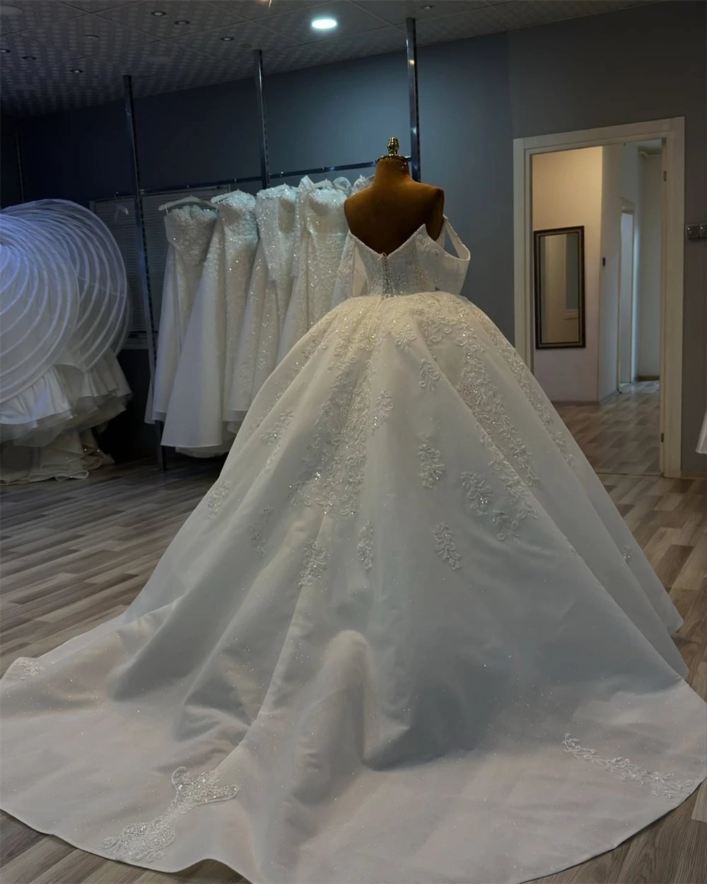 

Сексуальное белое свадебное платье из органзы по индивидуальному заказу в стиле бохо, милое свадебное платье с открытыми плечами, мягкое трапециевидное платье со шлейфом, Robe de mariée