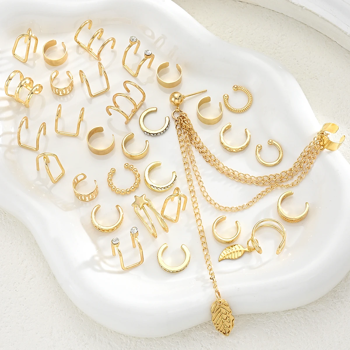 31-teiliges Set Blatt-Ohrclips für Frauen in Goldfarbe, Kreative Einfache C-förmige Ohrklemmen ohne Piercing, Trendiger Modeschmuck, Neue Geschenkideen – Detail 6