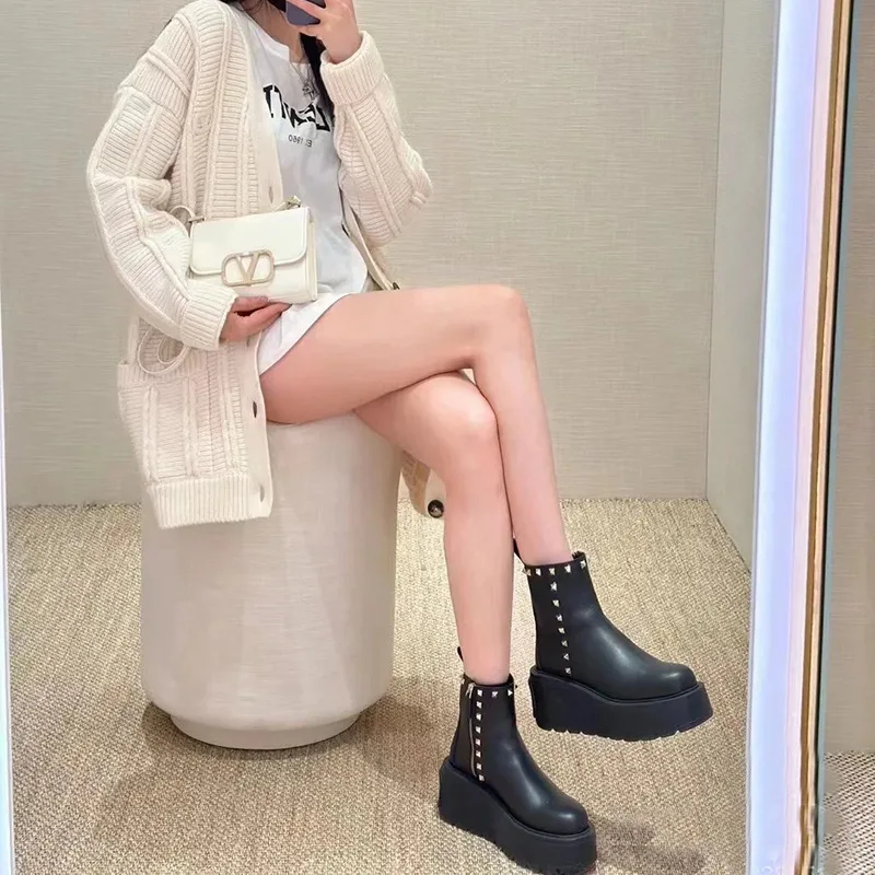 2024 Autumn and Winter New Women First Layer Cowhide Side Zipper Muffin Bottom Riveted Short Heavy Industry Platform Boots