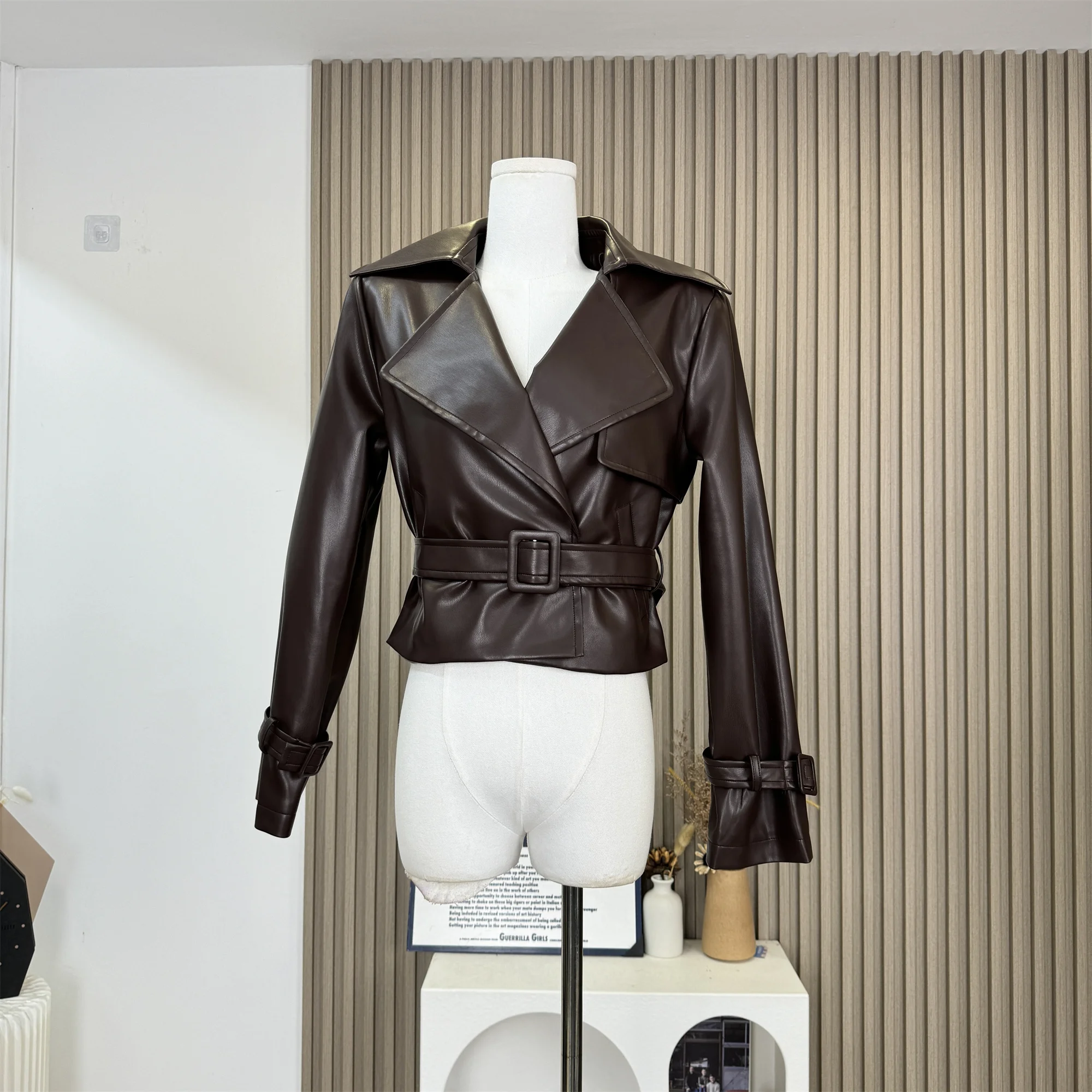 

Женская шикарная мотоциклетная куртка из искусственной кожи с длинными рукавами и поясом, женская весенне-осенняя уличная одежда, короткая верхняя одежда из искусственной кожи, топ