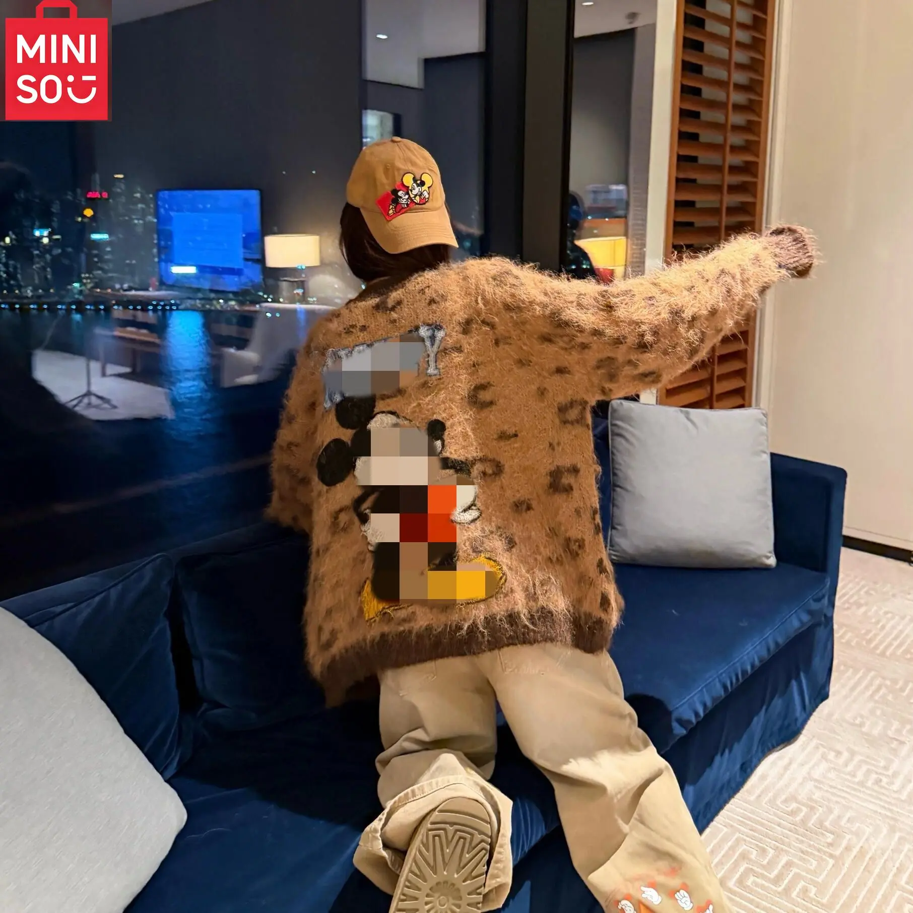 

MINISO autumn and winter new design sense leopard print jacquard V-neck single breasted loose and versatile knitted cardigan