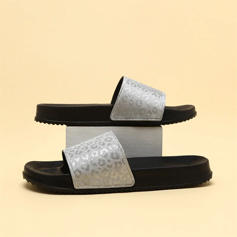 새로운 쌍 샌들 대형 패턴 패션 가벼운 넘어 가고 남자 슬리퍼 두꺼운 밑창 야외 남자 비치 신발 여자 슬리퍼