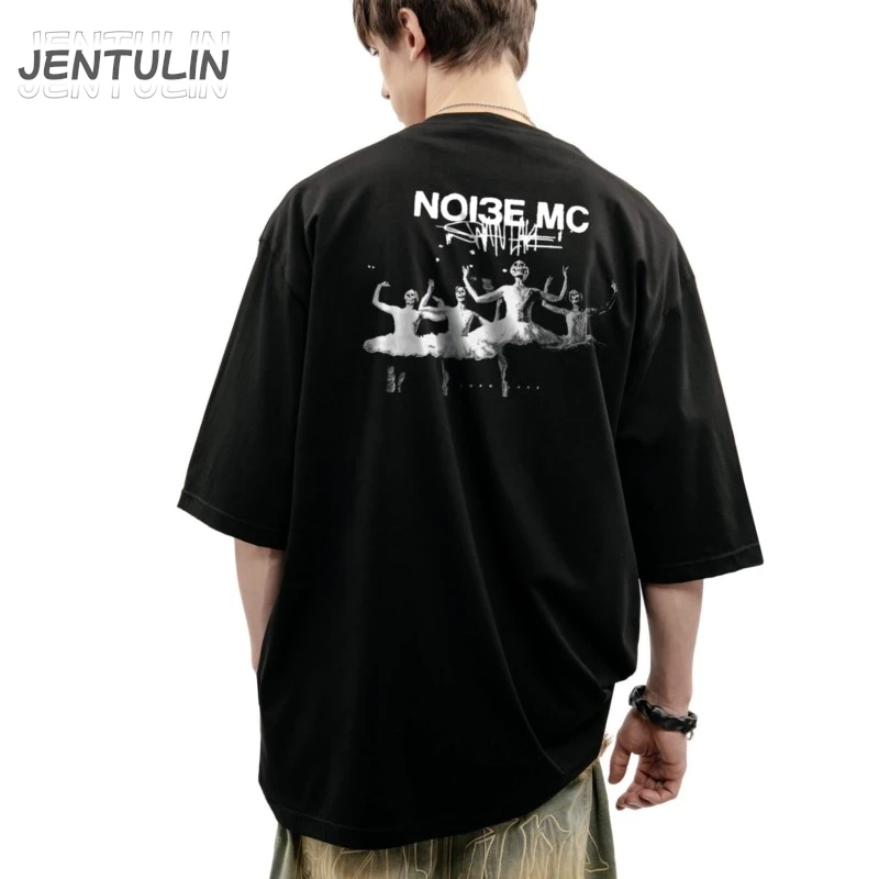 Harajuku الشارع الشهير الرجال التي شيرت بحيرة البجع الجرافيك إلكتروني طباعة المتضخم الهيب هوب Y2k الكورية القوطي ملابس قصيرة الأكمام ريترو