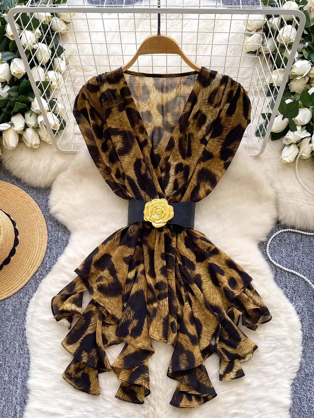 

Элегантная женская летняя блузка без рукавов с сетчатыми вставками, перекрестным вырезом и поясом, асимметричный дизайн, легкий вес, для зрелых женщин, повседневный стиль