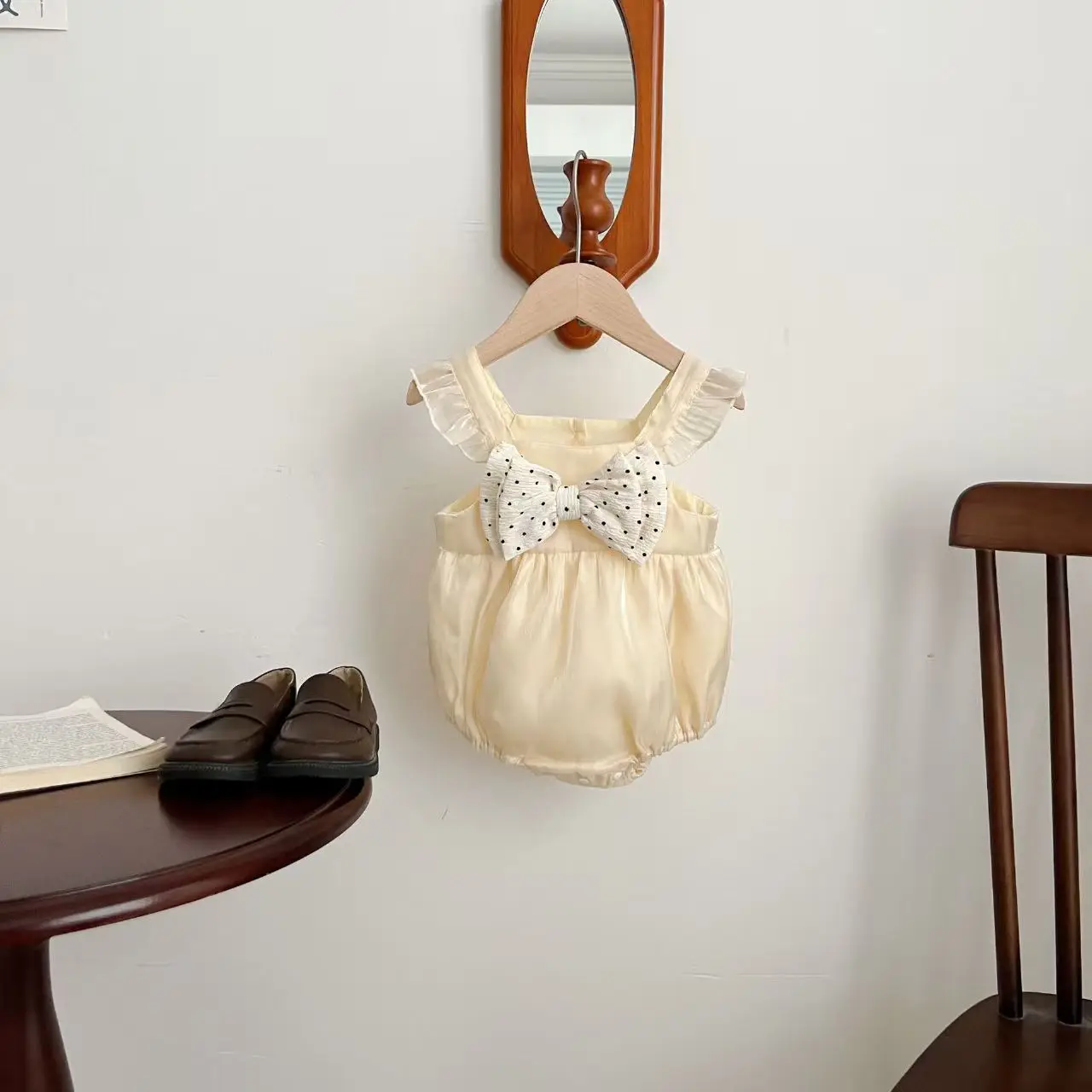 Sommerlicher neuer Stil, leichter Luxus, schlichter Kletteranzug, koreanische Version, Baby- und Kleinkind-Trägerkleid, trendiger Einteiler.