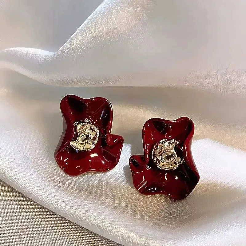

Light Luxury Petals Irregular Red Color Flowers Stud Earrings for Women Exquisite Simple Sweet Personality Temperament Jewelry