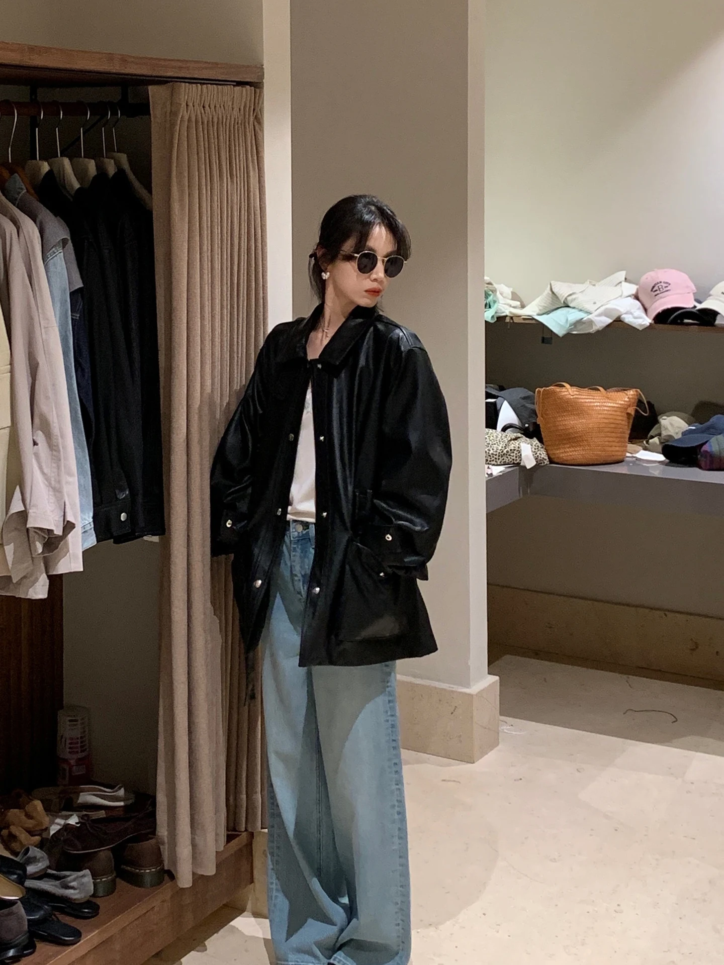 

BRIVIN Корейская укороченная черная байкерская куртка для женщин, свободное пальто с утяжкой на талии, весна 2026, новая ретро-повседневная верхняя одежда