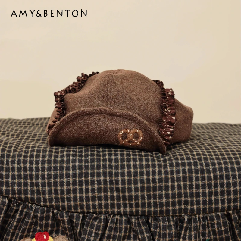 

2025 Autumn Winter New Women's Accessories Retro Design Sweet Cool Girl Wool Blend Lace Embroidery Elastic Octagonal Hats Ladies