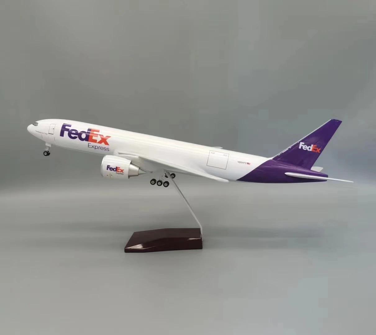 47CM 1/157 Scale 777 B777 Aircraft FedEx Cargo Airlines Model Toy With Wheel Landing Gear Plastic Resin Plane