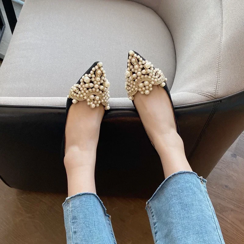 New Crown Pearl Flats Women Wedding Shoes Pointed Toe Female Dress Moccasins Low Pearl Heel Ladies Fashion Luxury Style 43