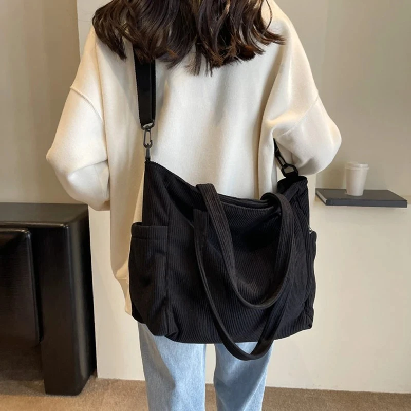 Modische gestreifte Samthandtasche, einfacher Stil, Cord-Umhängetasche, einfarbig, große Kapazität, Pendler-Damen-Einkaufstasche – Detail 11