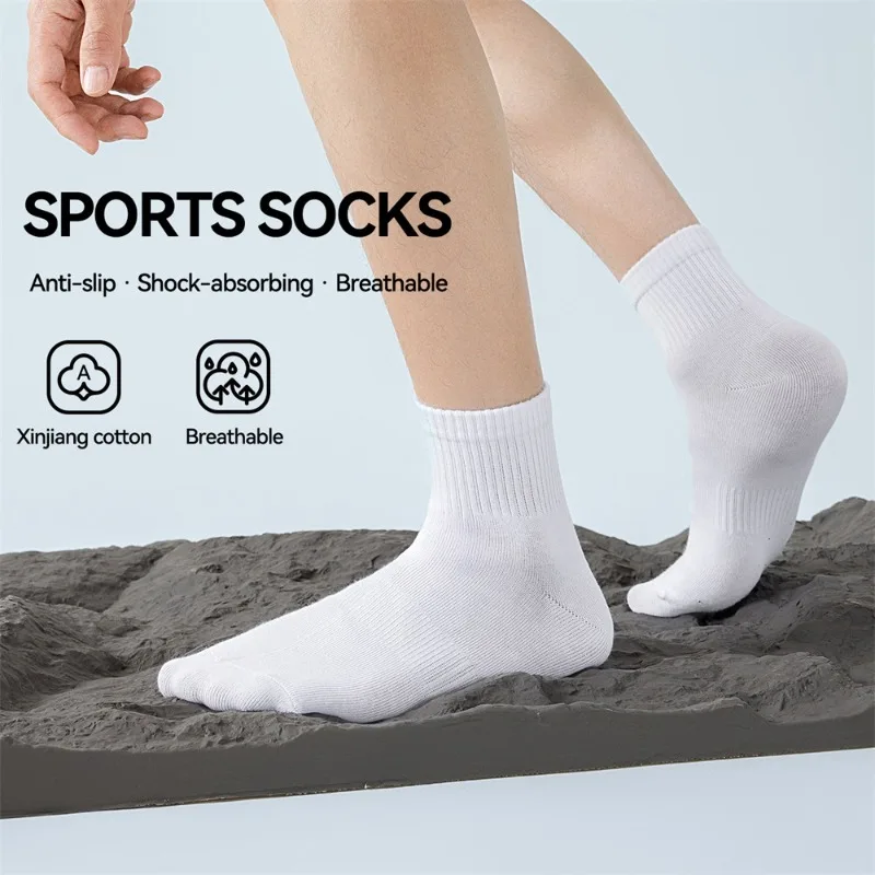 ถุงเท้าผู้ชาย 5 คู่/ล็อต ถุงเท้าผ้าฝ้ายแบบกลางข้อ ซับเหงื่อ สำหรับวิ่ง เล่นกีฬา ลำลอง ระบายอากาศ เหมาะสำหรับกิจกรรมกลางแจ้ง บาสเกตบอล ขี่จักรยาน