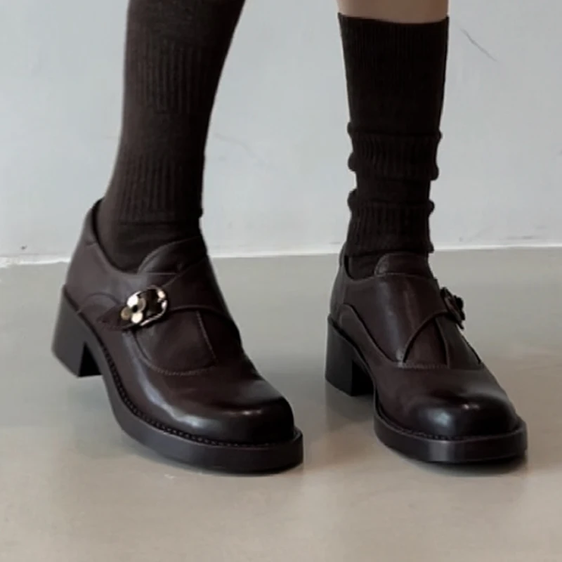 عالية الكعب النساء أحذية خفيفة بدون كعب مكتنزة موضة أحذية رياضية جديدة فاخرة الخريف مضخات 2025 فستان مصمم الجلود Chaussure فام