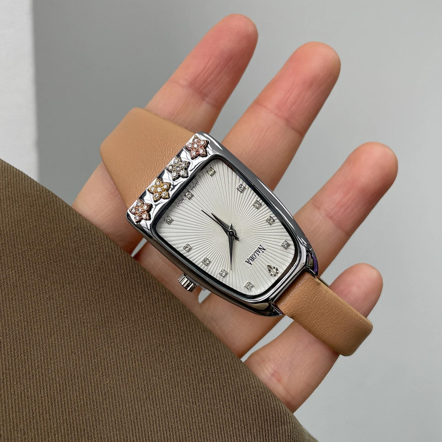 

CILOA Fashionable, exquisite, niche, high-end stylish women's waterproof daily watch