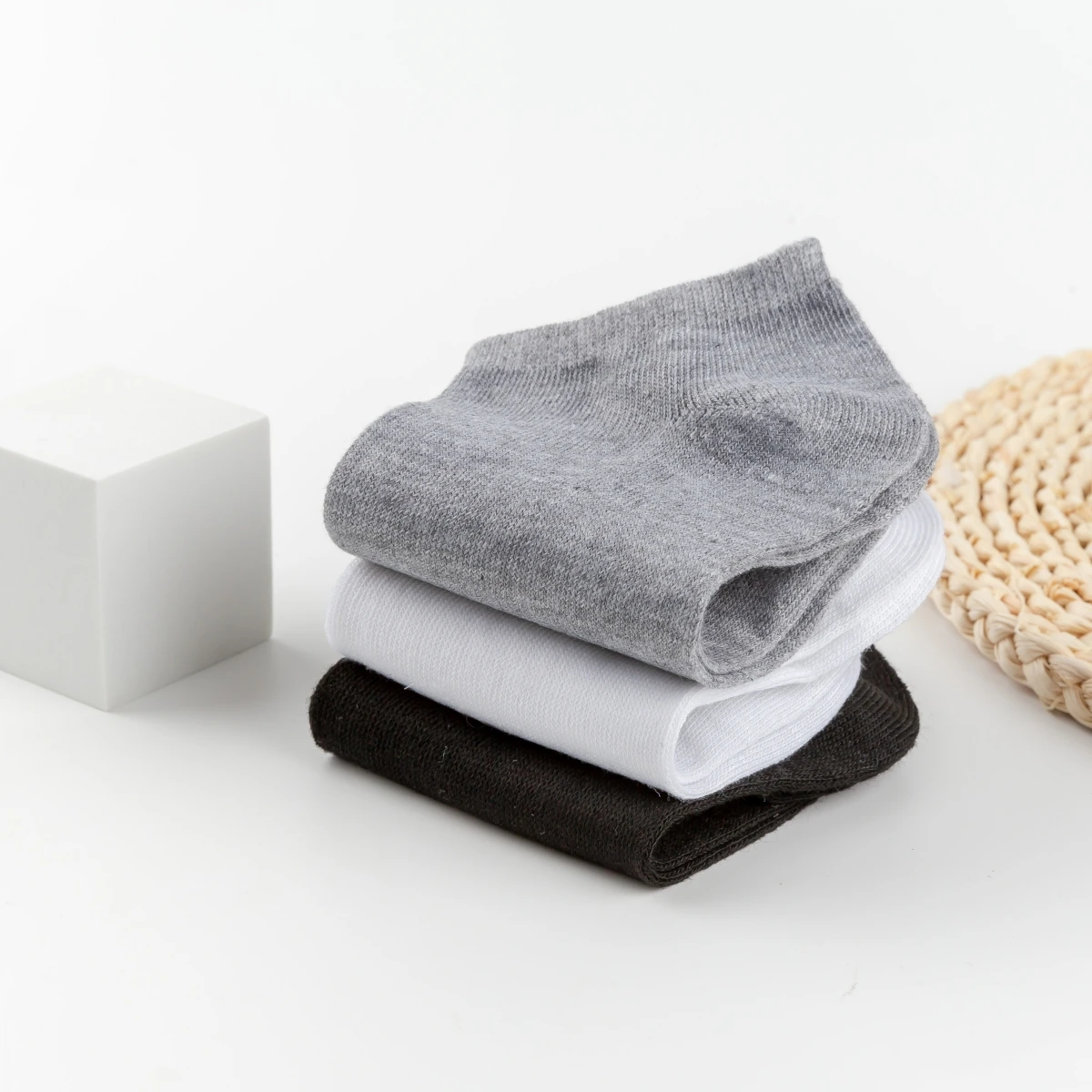 Рисунок 6 - Мужские однотонные носки