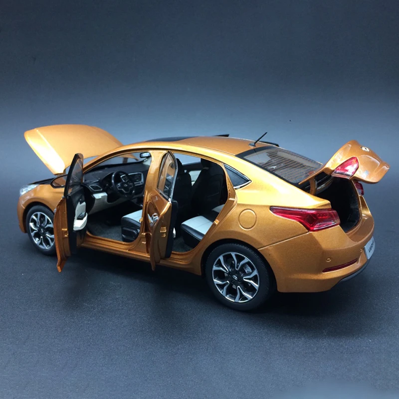 Diecast 1/18 Size Beijing Hyundai VERNA Model Car Hyundai Alloy Car Model Toys for Boys Collection Display Hobby Gift