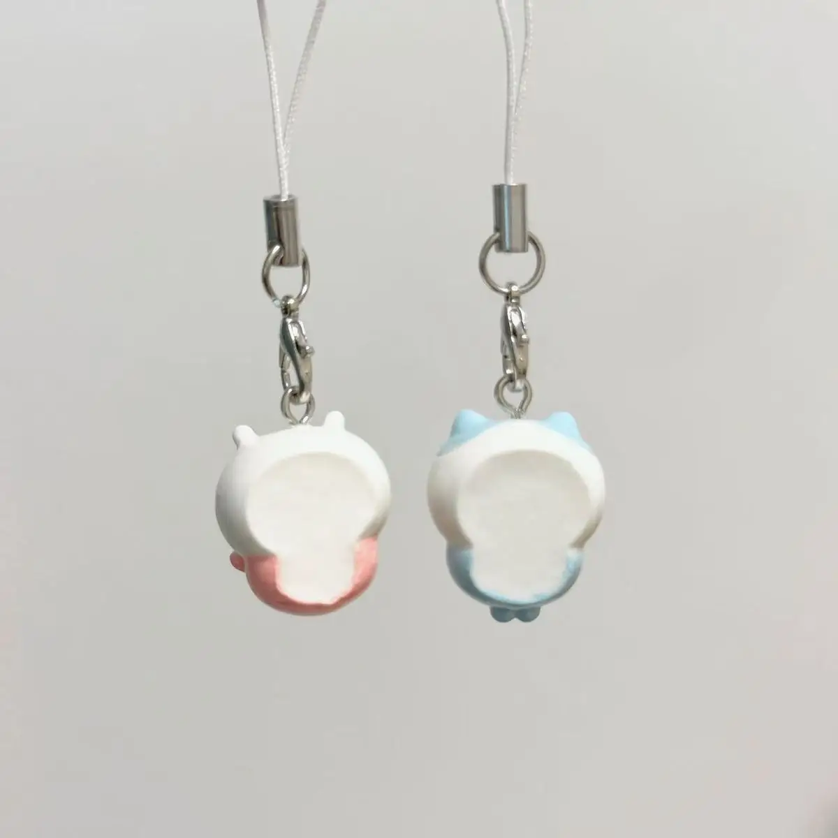 Kawaii Miniatur-Harzanhänger Niedliches Baby-Outfit Usagi Hachiware Handyband Mini-Schlüsselanhänger Kleiner Taschenanhänger für Mädchen Studentengeschenk – Detail 5