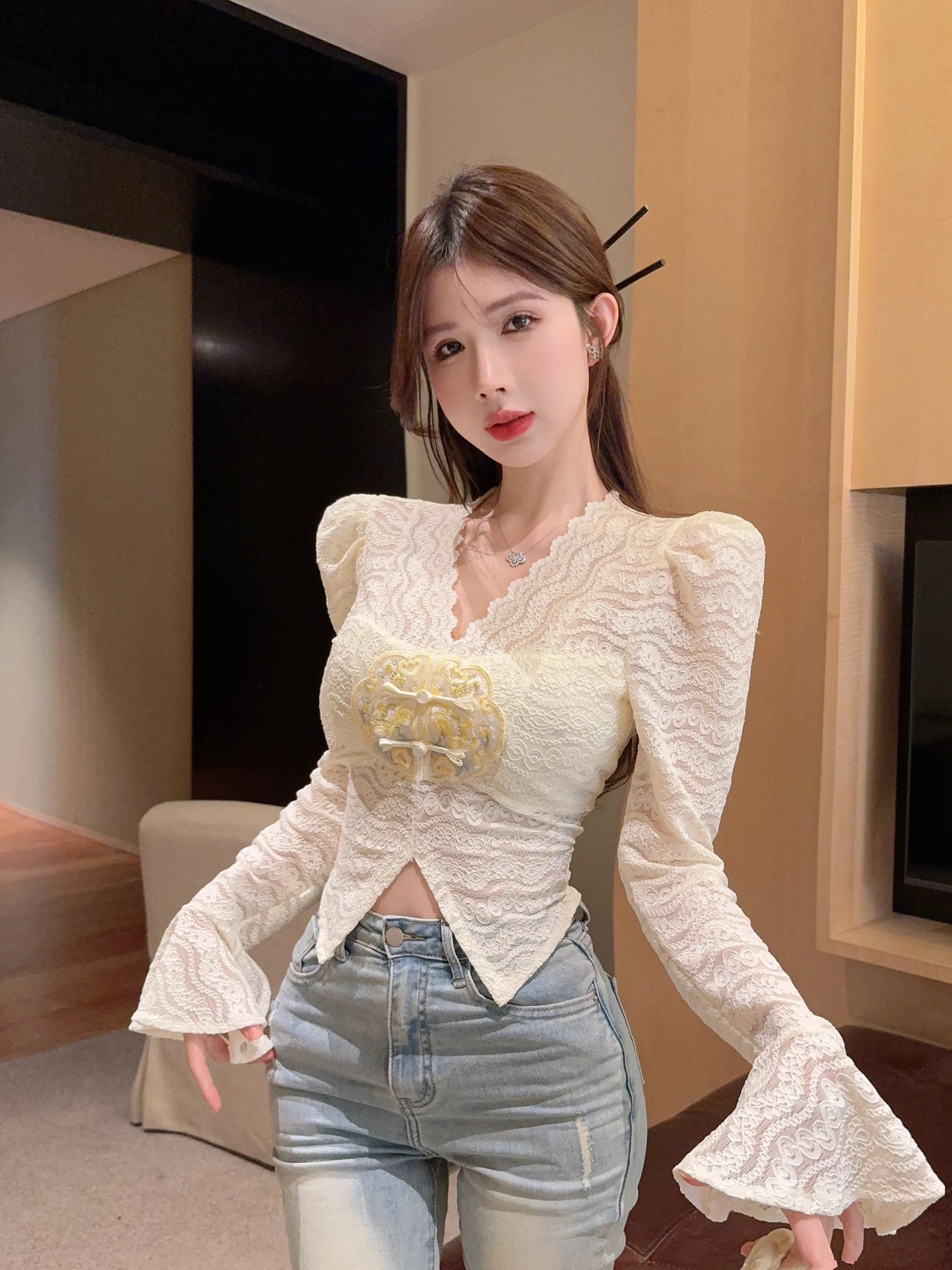 

Elegant Chinese Embroidery Long Sleeve Lace Base Shirt Women's Beautiful Pure Desire Waist Cinching Button up Top Korean Style