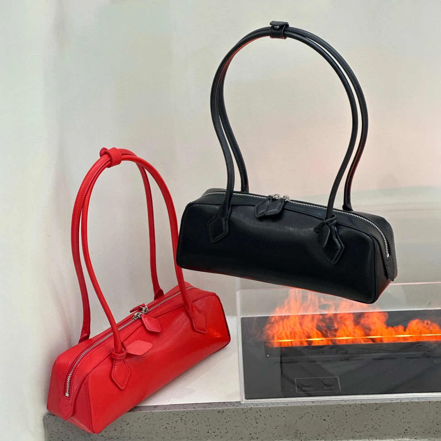 

Женская сумка Сумка из воловьей кожи, замши, сумка подмышки, длинная красная сумка-багет, легкая, роскошная, высокого качества, нишевый дизайн, роскошная новинка