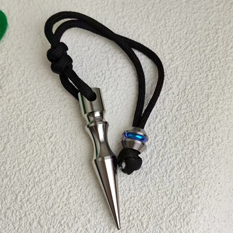 TC4 Colgante de llave creativo para hombre con forma de punzón EDC de titanio puro, Paracord