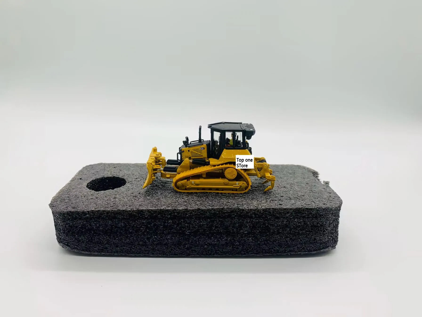 

D5 Dozer HO Scale 1:87 от бренд Diecast Masters DM85953, новинка в оригинальной коробке