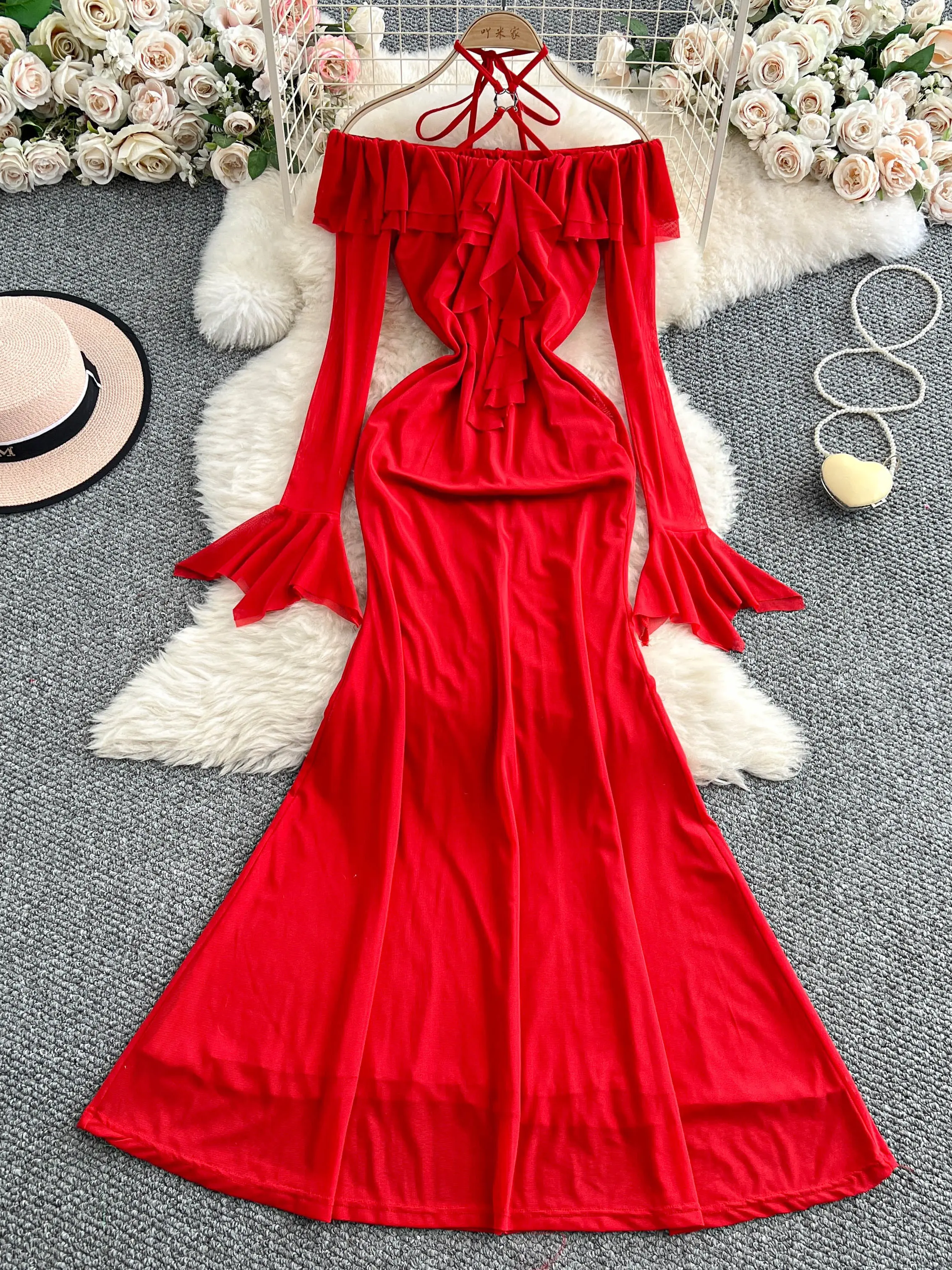 

Elegant Off-Shoulder Halter Neck Mermaid Evening Dress with Ruffle Trim - Women's Slim Fit Luxe Gown for Parties 2025 New In