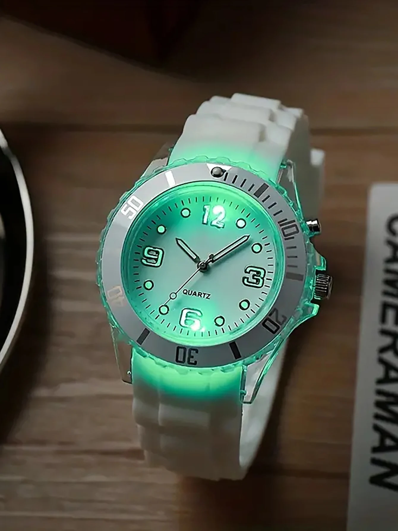 

Детские кварцевые часы с красочными мигающими огнями, силиконовый круглый корпус, универсальные подарочные часы для дня рождения для детей