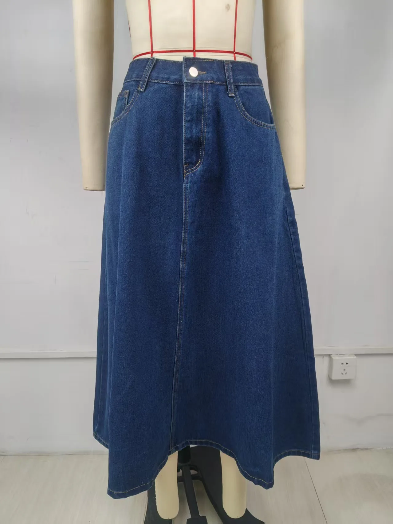Chic Spring/summer Vintage Denim Skirts Bottom Women Streetwear Fashionable Loose High-waisted Pocket Denim Umbrella Skirt Y2K view 5