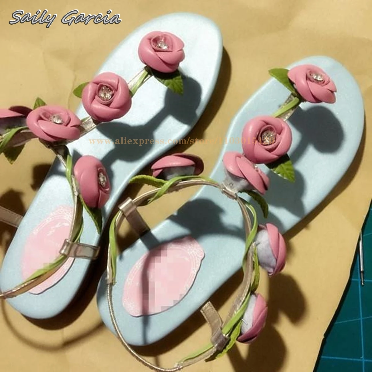 Retro Handmade Roses Rhinestones Flip Flops Sandals 2024 Summer New Fashion Grace Beach Shoes Open Toe Sexy Roman Style Sandals