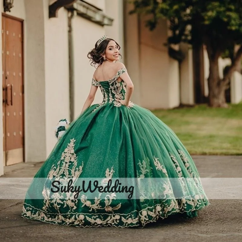 Emerald Green Quinceanera Dresses Corset Gold Lace Appliques Off Shoulder Sweet 16 Prom Dress vestidos de 15 años quinceañeras