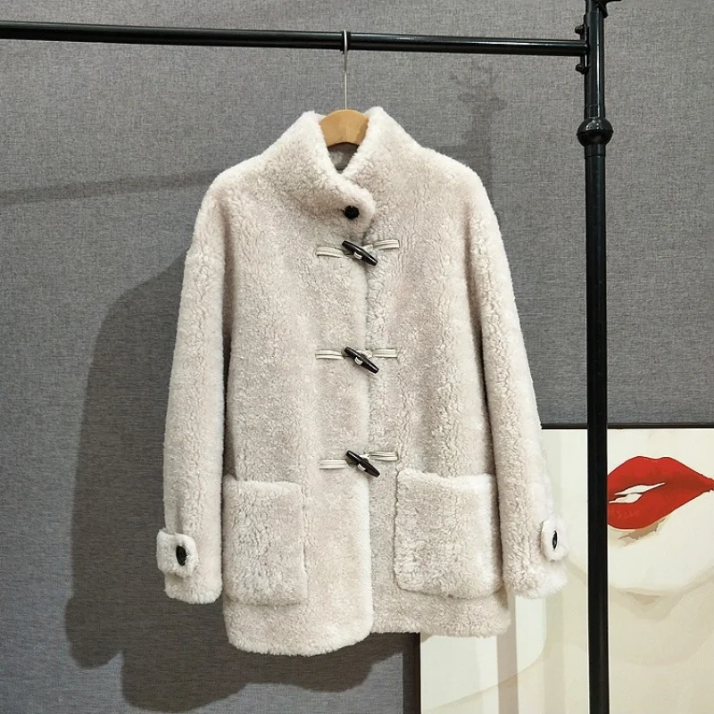 Cappotto in shearling di pura lana con colletto rialzato e bottoni in corno, abbigliamento invernale casual di media lunghezza JT545