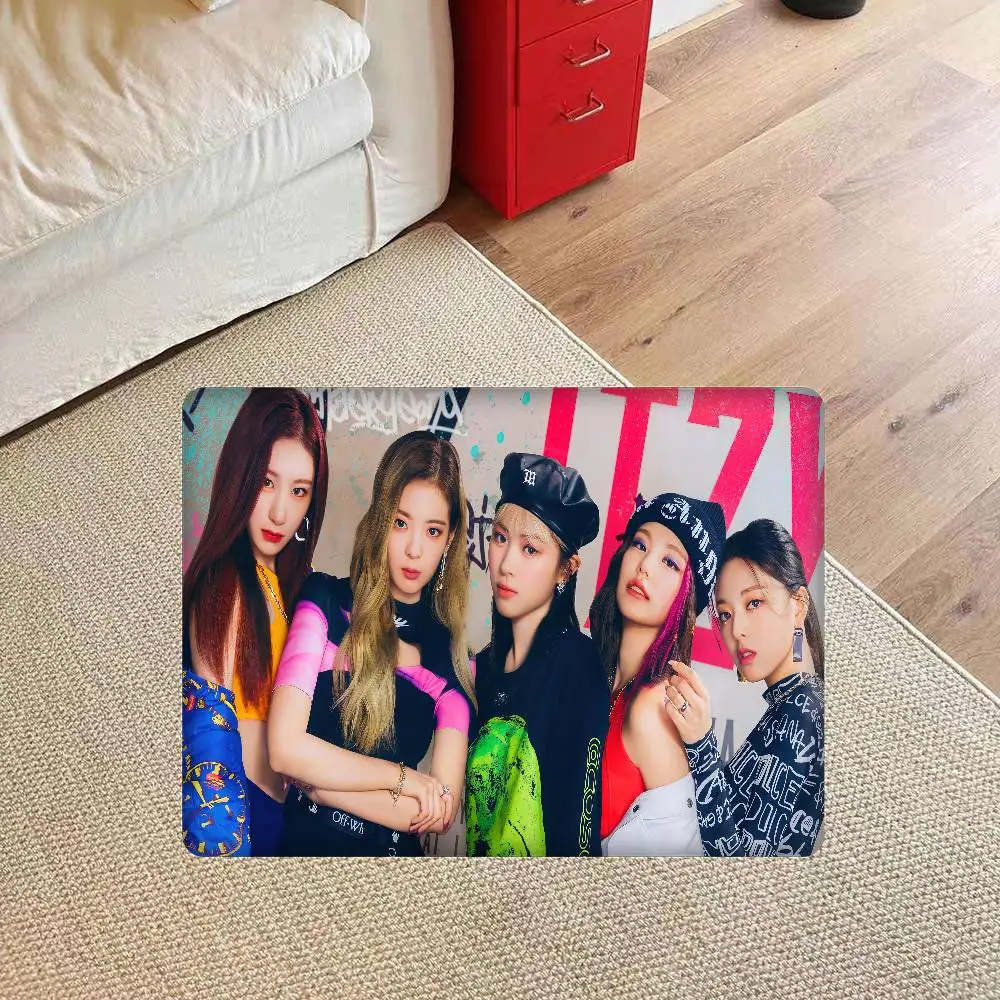 I-Itzy Girls Entrance Door Mat Washable Non-Slip Living Room Sofa Chairs Area Mat Kitchen Welcome Doormat