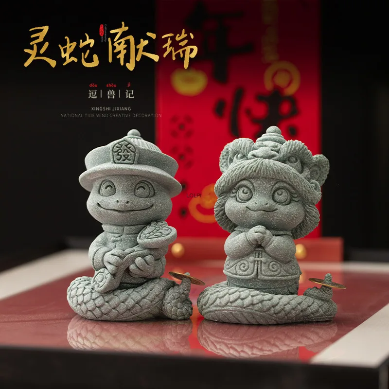 

Spirit Snake Xianrui Green Sandstone Tea Pet для чайных игроков, чайный столик для гостиной, офиса, украшение на год змеи,