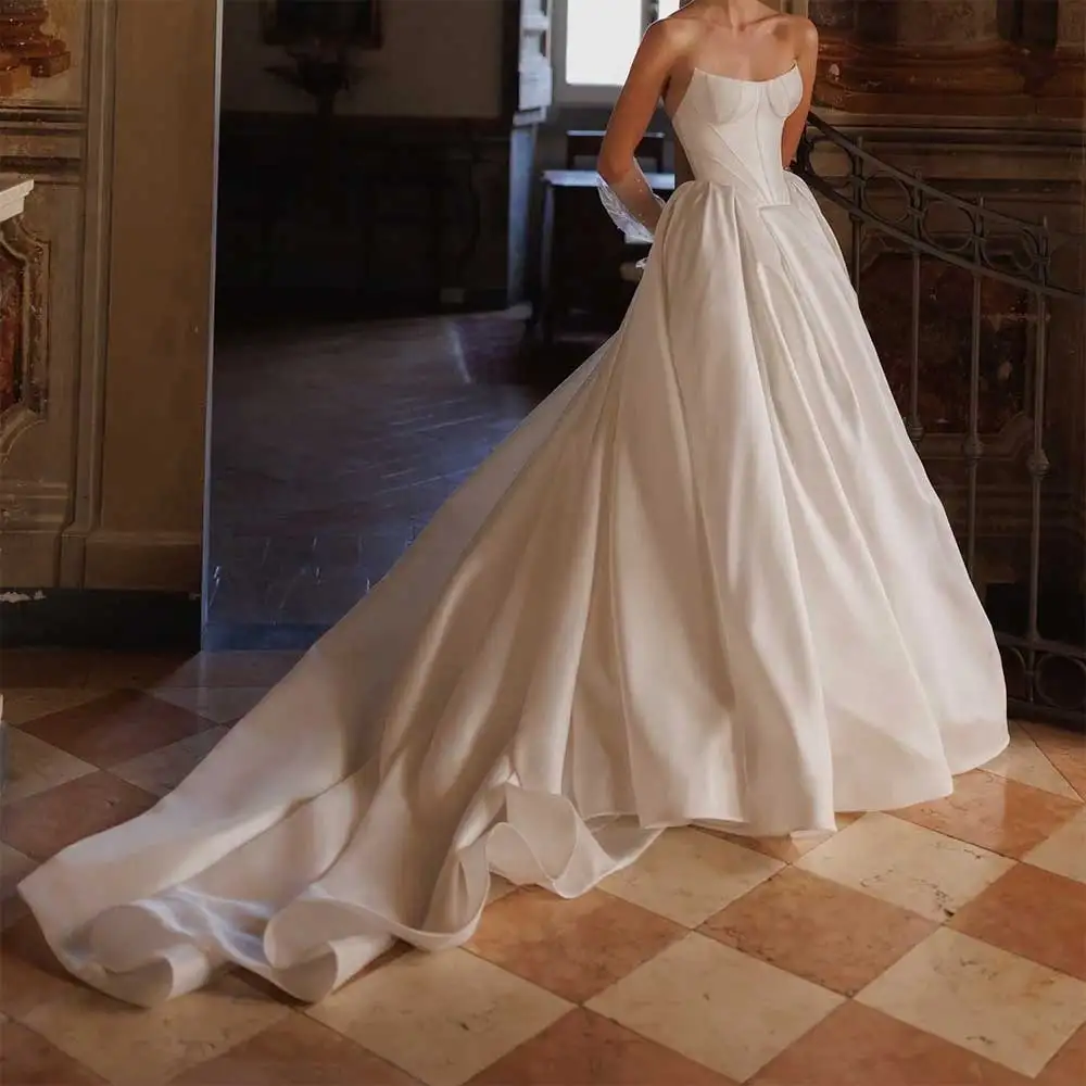 

2025 New Arrival Wedding Dress Strapless A-line Pleated Backless Court Train Draped Bride Gowns Prom Party Dress Bride Gown