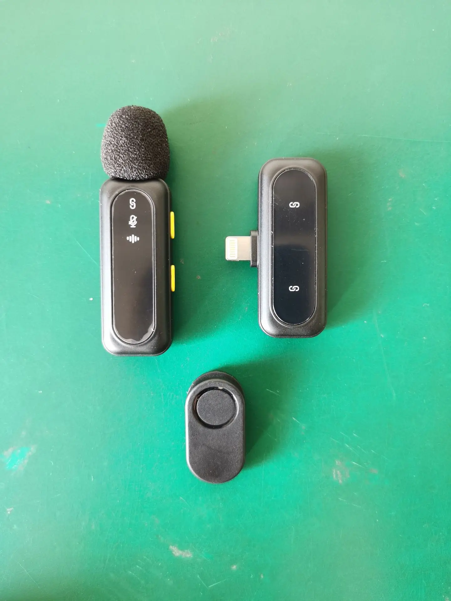 Professional Wireless Lavalier Microphone System with Intelligent Noise Cancellation Lapel Mic For Vlog&Interviews&Conferences