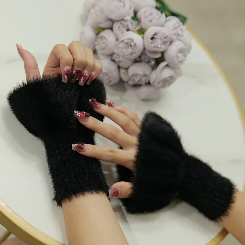 

Decoration To Nails Art Take Photo Arm Warmers Fluffy Gloves Elastic Plush flare Sleeves Nail Ornament Wristband For Photo