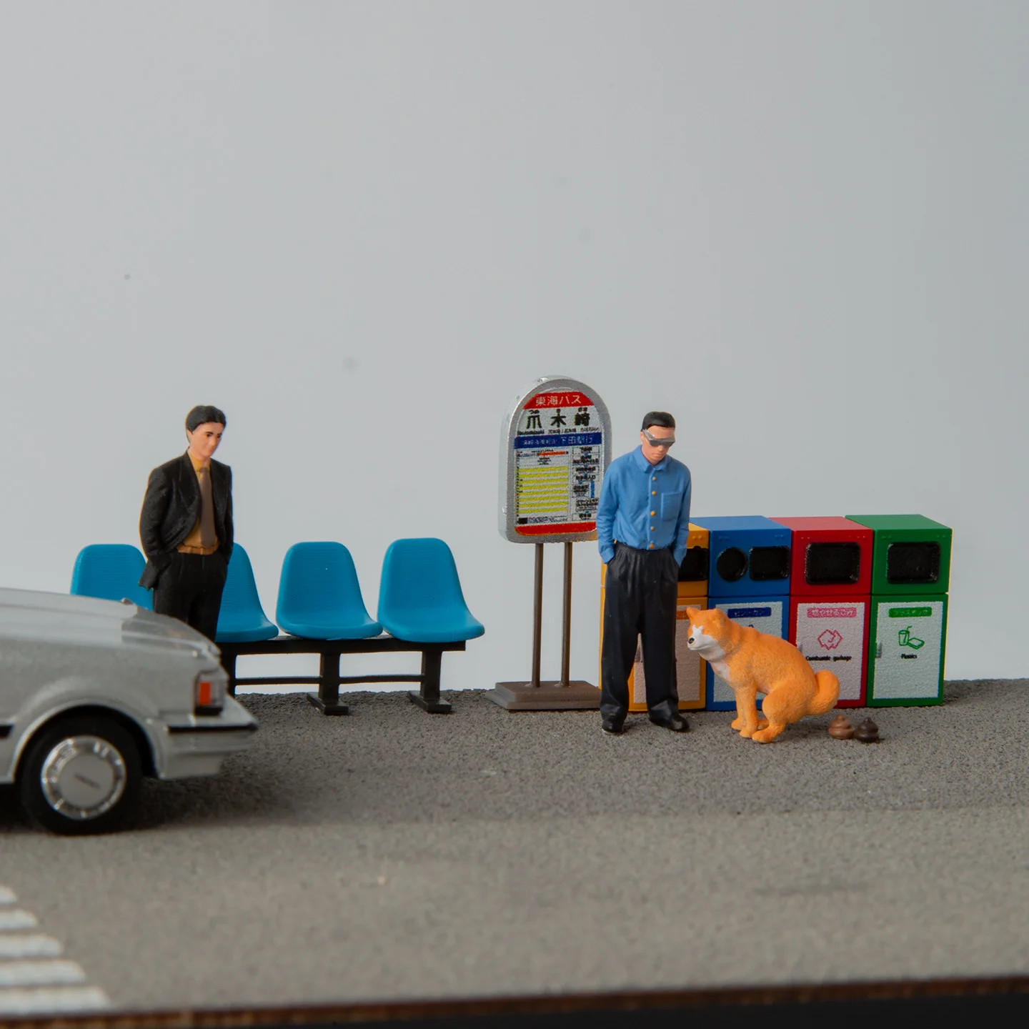 1/64 Scale Resin Japanese Bus Stop Set Sign Bench Recycle Bins Miniature Scene Props Street Diorama Display for Diecast Car AFA