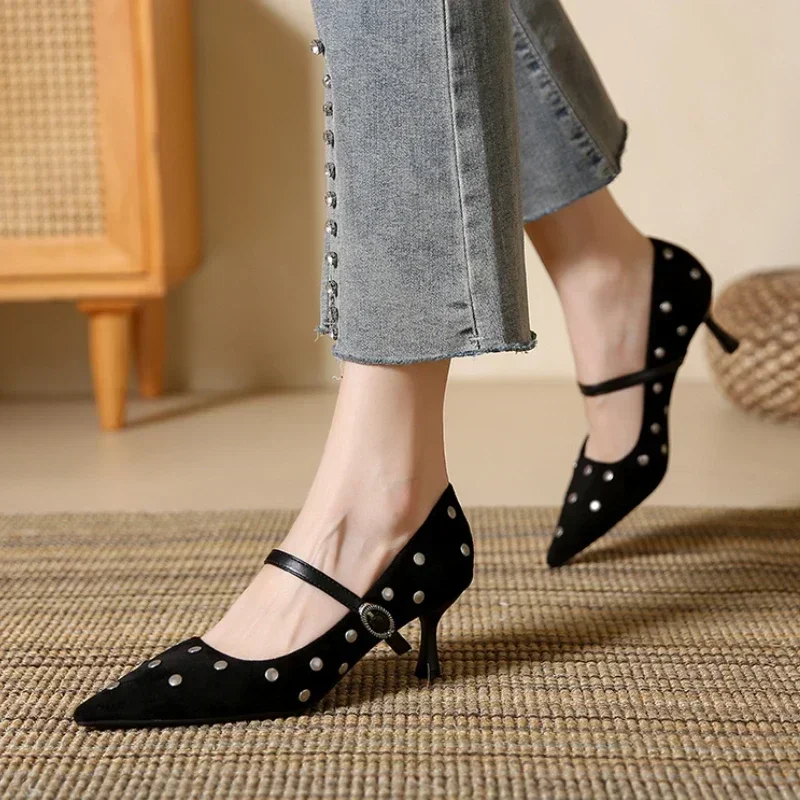 

Дизайнерские туфли на высоком каблуке с заклепками, женские элегантные офисные женские туфли с острым носком, весенне-осенние модные замшевые туфли-лодочки на низком каблуке, женские туфли-лодочки