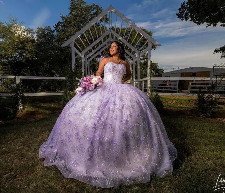 Sparkly Lilac Purple Quinceanera Dresses Ball Gown Lace Floral Crystal Sweetheart Corset vestidos 15 quinceañera lila sweet 16