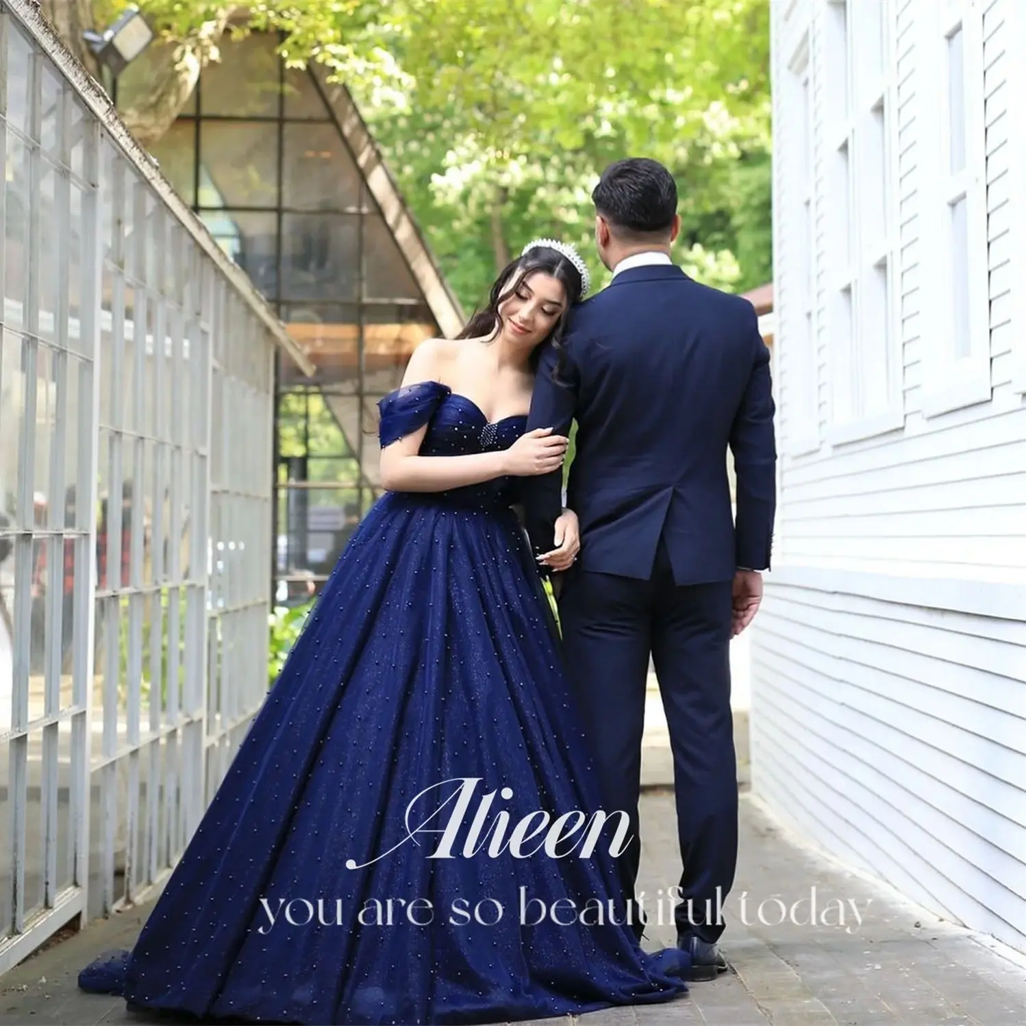 

Aileen Navy Blue Bead Sweetheart Wedding Dress Customized Short Dresses for Special Occasions Ball Gowns Robe De Soiree Femmes