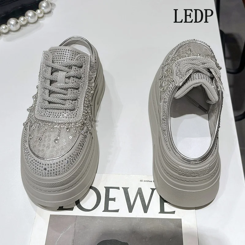 LEDP-Chinelos meio strass para mulheres, sapatos de sola grossa, chinelo pequeno com franja, sapatos brancos pequenos, moda de verão, nova moda, marca LEDP, 2024