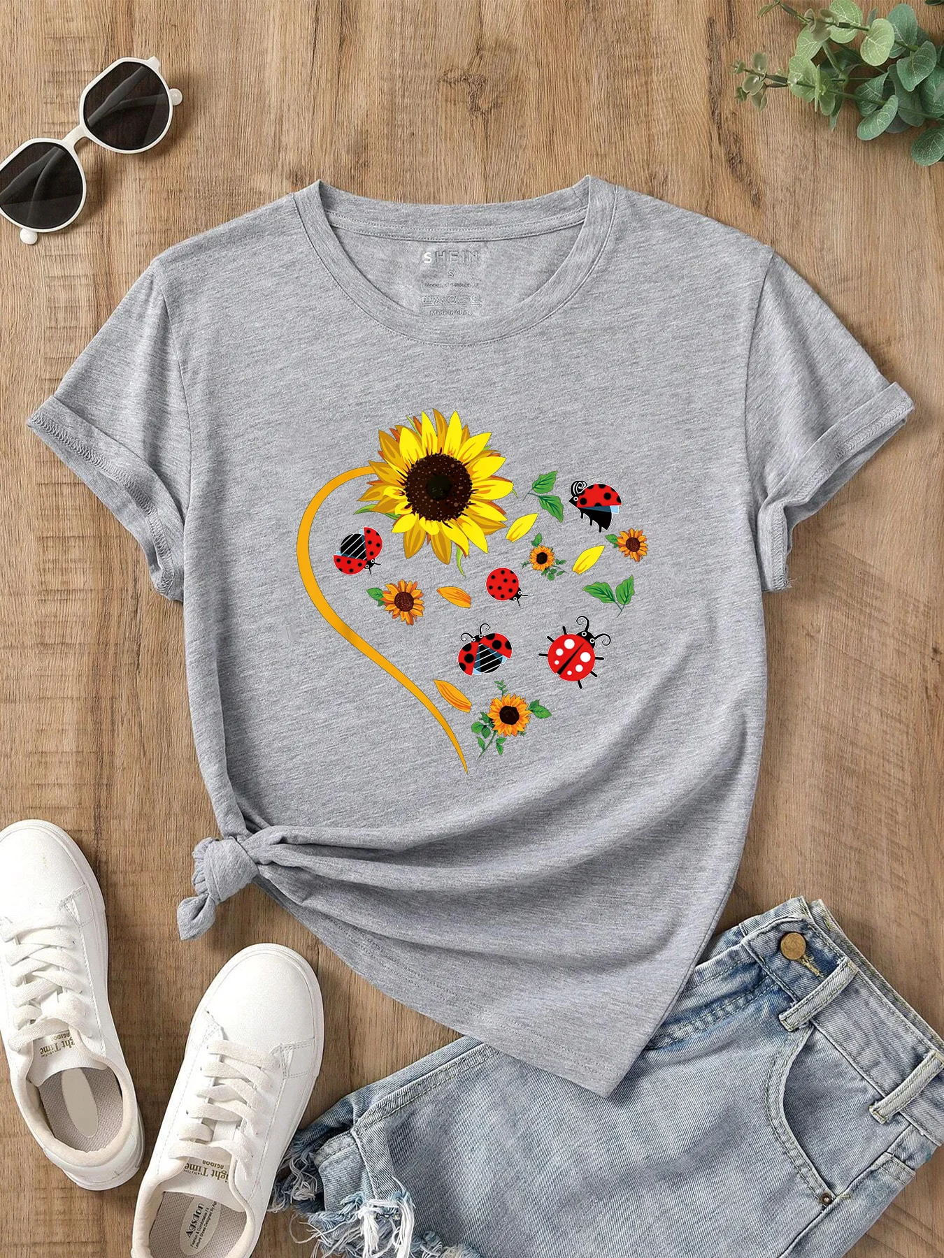 sunflower With Heart Outline Women T Shirt Print T-Shirt Woman Casual Short Sleeve Tee Tops for Spring Summer Female Clothing