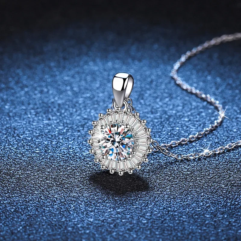 18K gold inlaid diamond necklace, trapezoidal diamond PT950 platinum pendant, 1-carat moissanite collarbone chain
