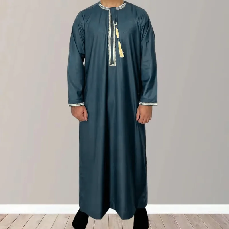 Nova cor sólida em torno do pescoço bordado de tamanho grosso omani robe árabe saudita masculino de manga comprida robe