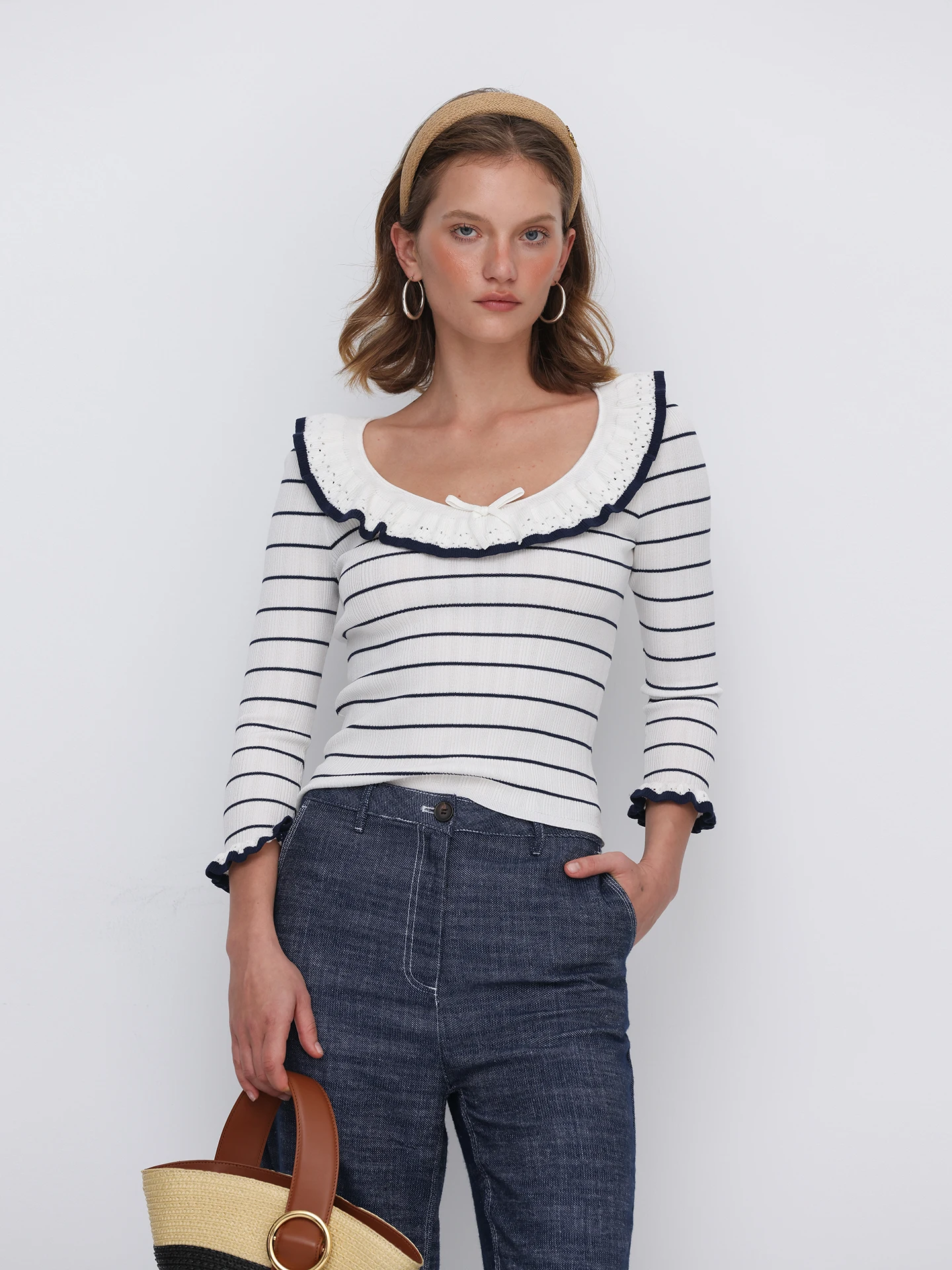 

Elegant round Neck Long Sleeve Knitted Sweater with Lace Trim Black White Stripes Sweet Style Women's Fashion Commute Wear