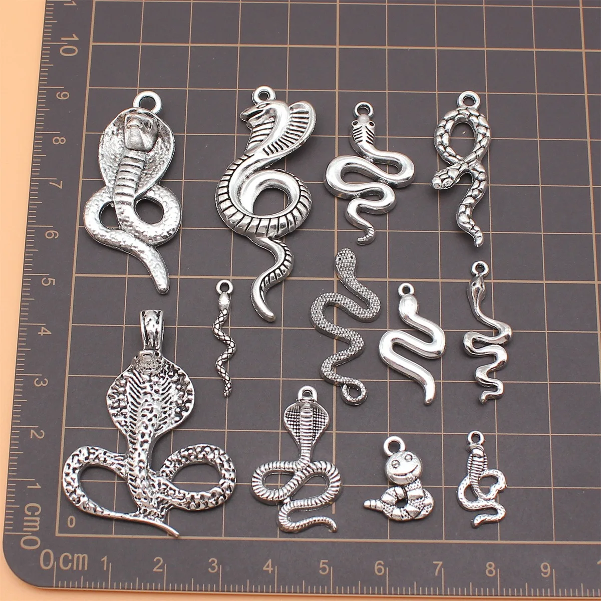 

100Pcs/Bag 12 Styles Antique Silver Color Snake Charms Pendant Diy Jewelry Accessories For Jewelry Making