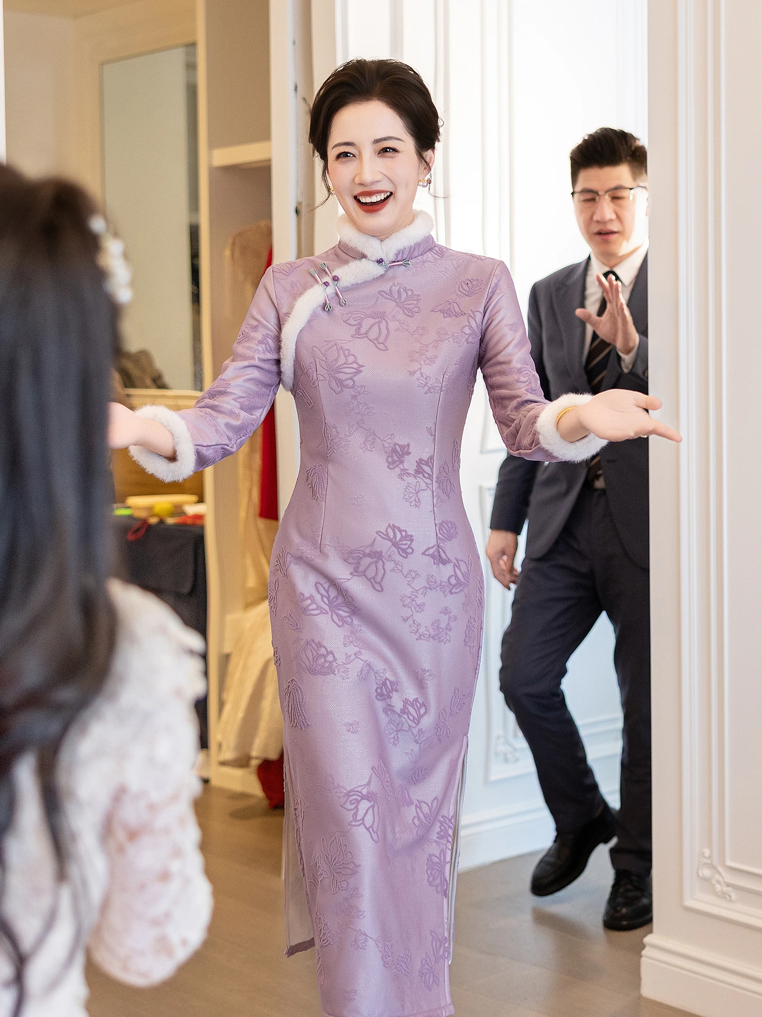 

Purple Velvet Long Qipao Wedding Dr Floral Embroidery Warm Winter Faion for Mother of the Bride om Traditional Chines...