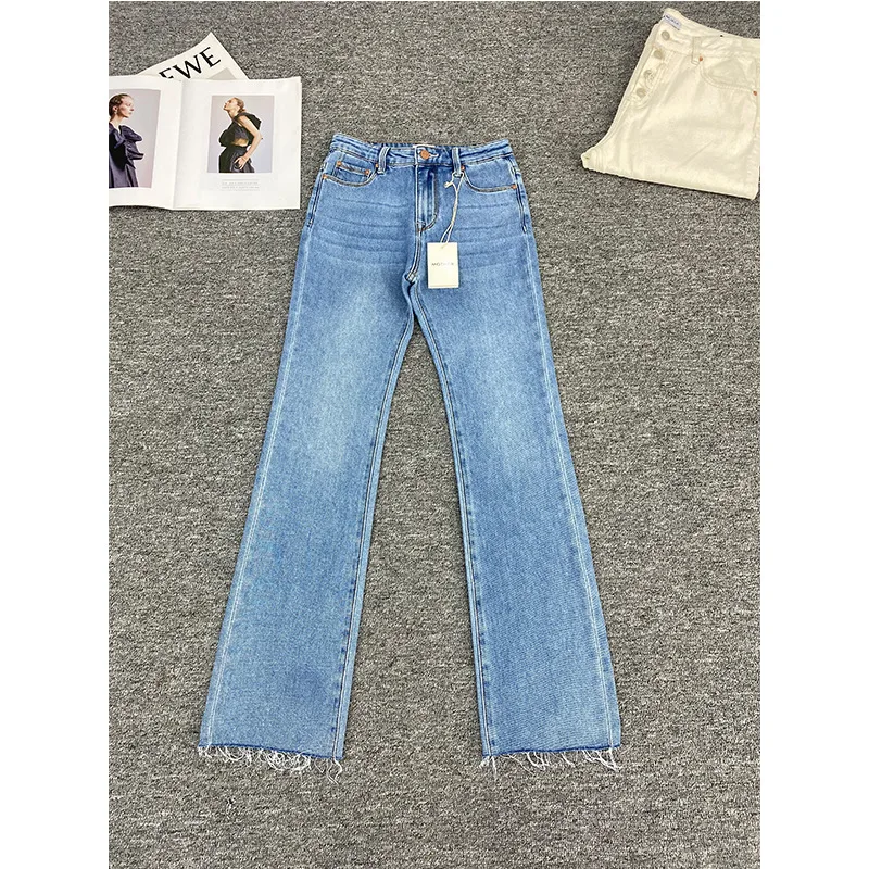 Pantaloni da donna elasticizzati retrò slim in denim dritto con versatili pantaloni in denim arruffato blu morbido