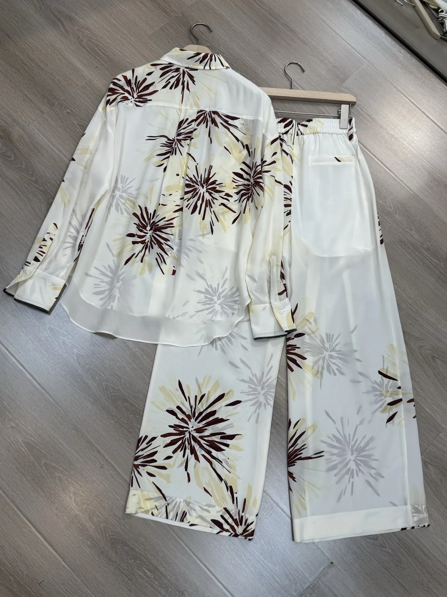 Spring/Summer New Arrivals: High-Quality Women's Silk Set—Printed Collared Shirt + Wide-Leg Pants—Stylish, Versatile, and Casual